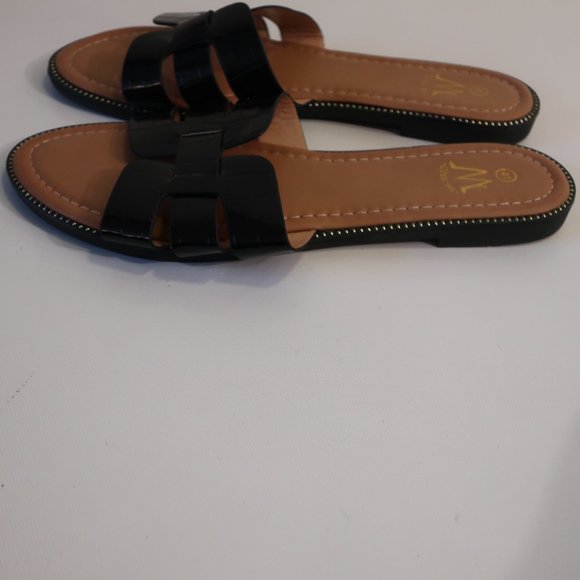 NWOT Womens Cink Me Black Embossed Leather Flat Slides Sz 41 EUR/US 11 * - Picture 3 of 5